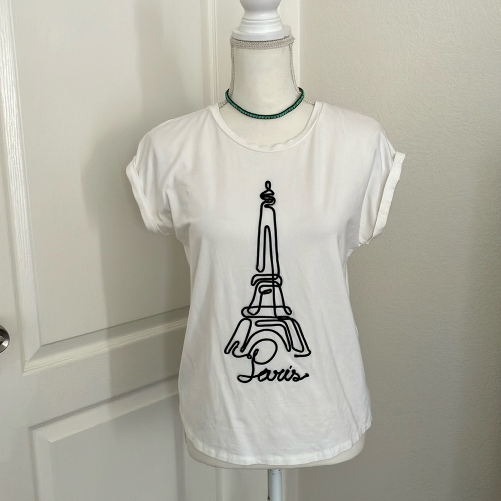 White women’s Graphic Tee with Cuffed Sleeves and Relaxed Fit Size:S